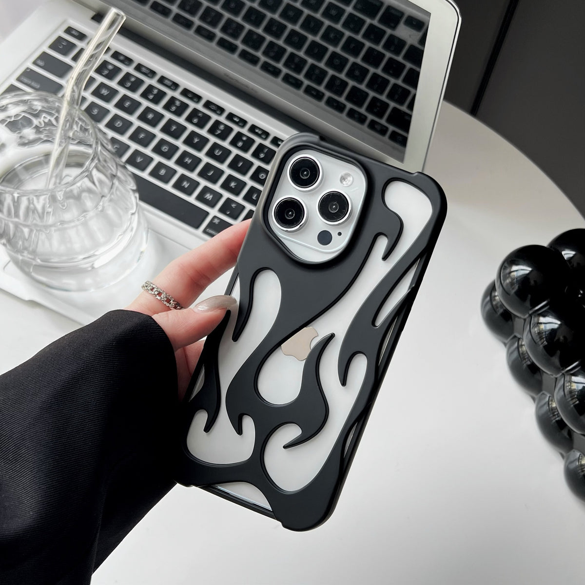 Summer heat dissipation hollow out suitable for iPhone 16 Promax phone case Apple 13 simple anti drop protective case